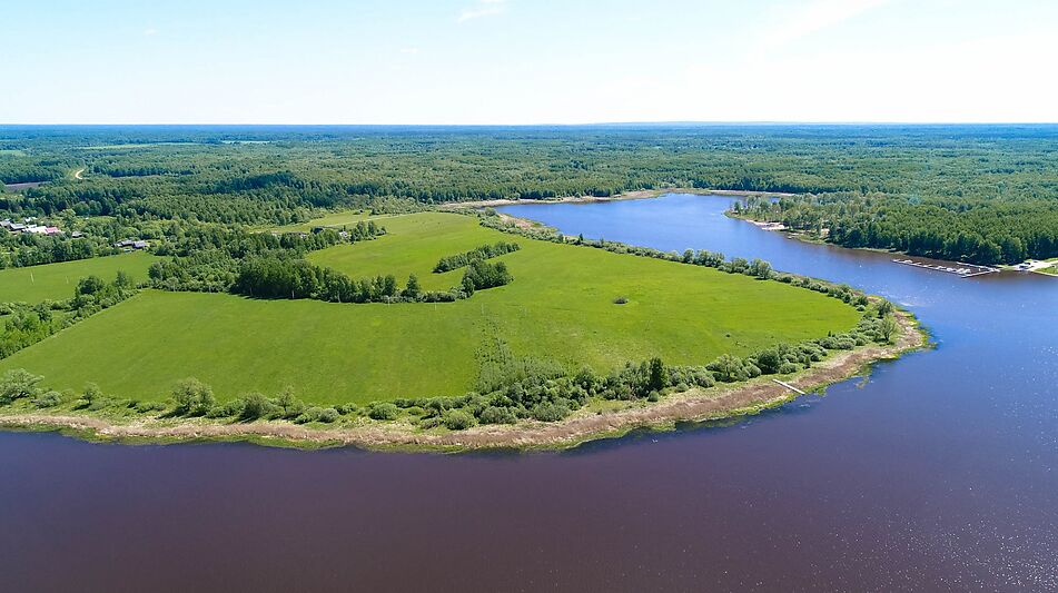 Участок на первой линии в Нефтино