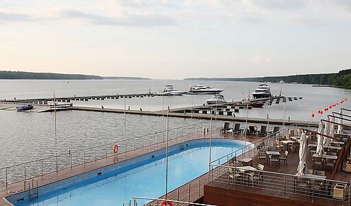 Участок на озере в гольф Пестово