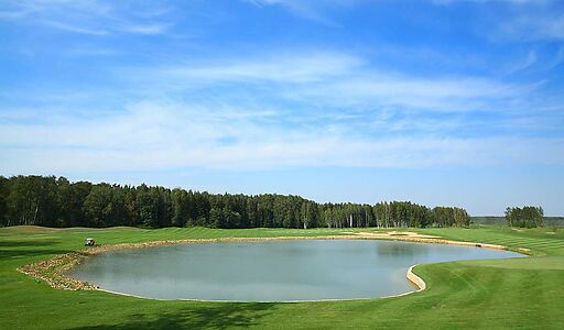 Участок на озере в гольф Пестово