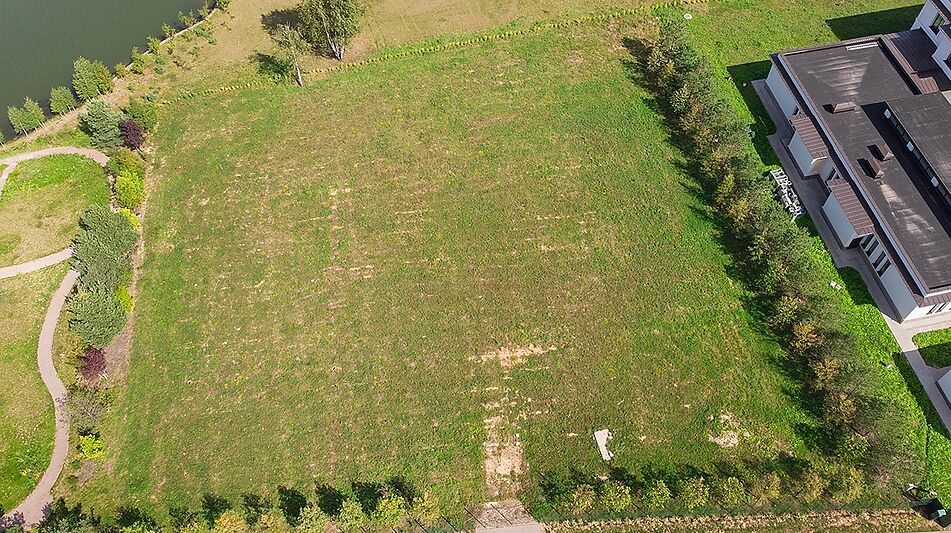 Участок на озере в гольф Пестово