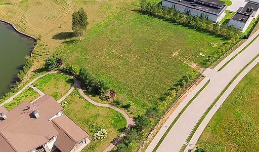 Участок на озере в гольф Пестово