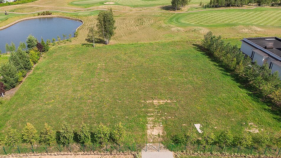 Участок на озере в гольф Пестово