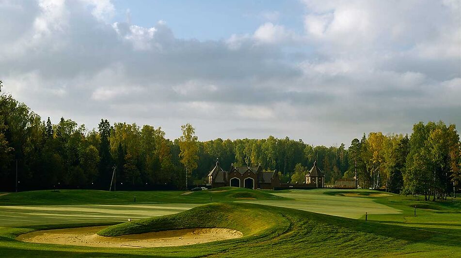 Участок на озере в гольф Пестово