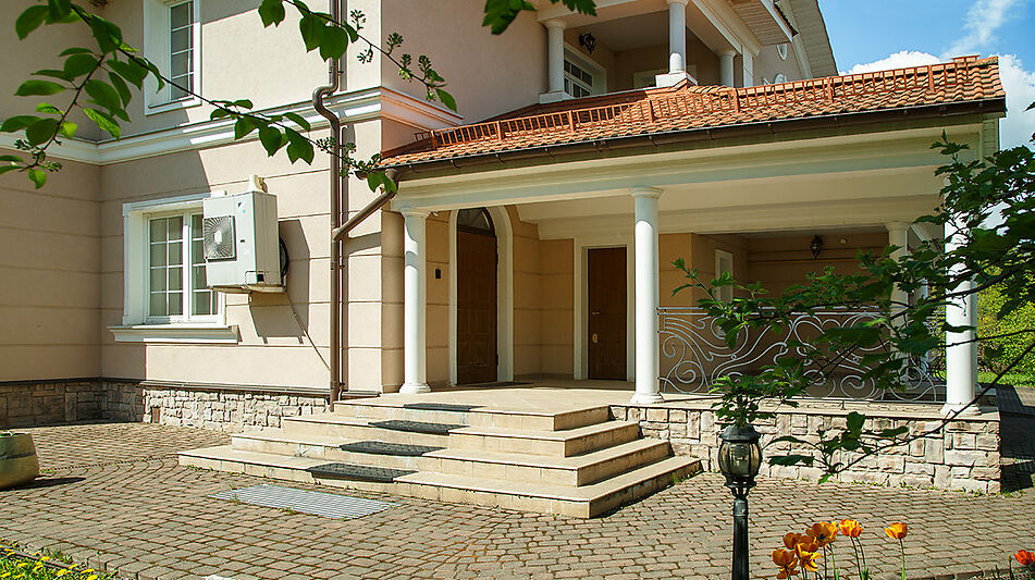 Вилла у озера в КП Новый Свет