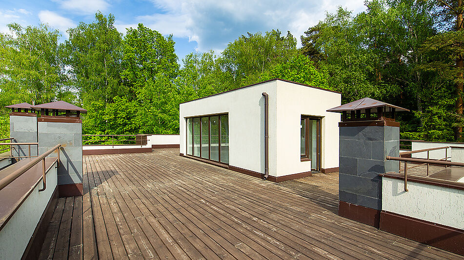 Великолепный дом в лесу в поселке Форест Стоун