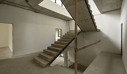 Великолепный дом в лесу в поселке Форест Стоун