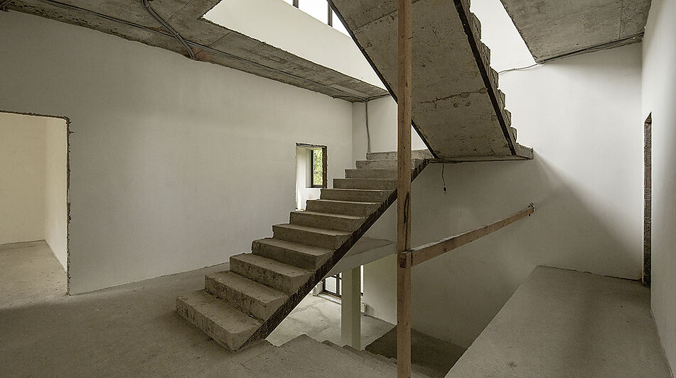 Великолепный дом в лесу в поселке Форест Стоун