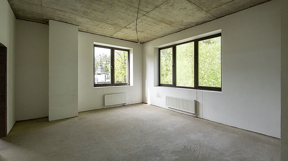 Великолепный дом в лесу в поселке Форест Стоун