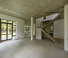 Великолепный дом в лесу в поселке Форест Стоун