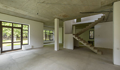 Великолепный дом в лесу в поселке Форест Стоун