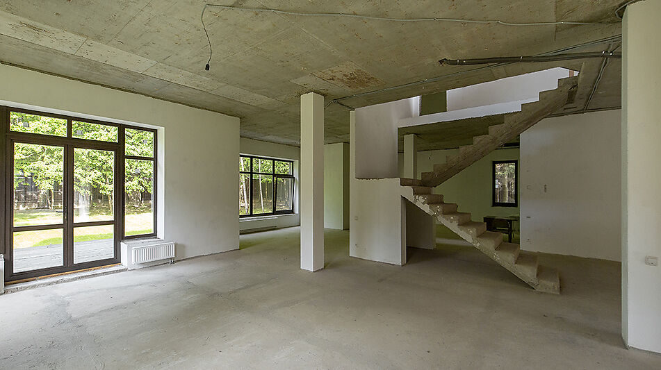 Великолепный дом в лесу в поселке Форест Стоун