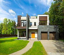 Великолепный дом в лесу в поселке Форест Стоун