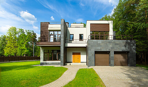 Великолепный дом в лесу в поселке Форест Стоун