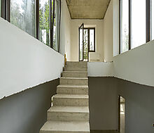 Великолепный дом в лесу в поселке Форест Стоун