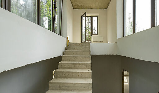 Великолепный дом в лесу в поселке Форест Стоун