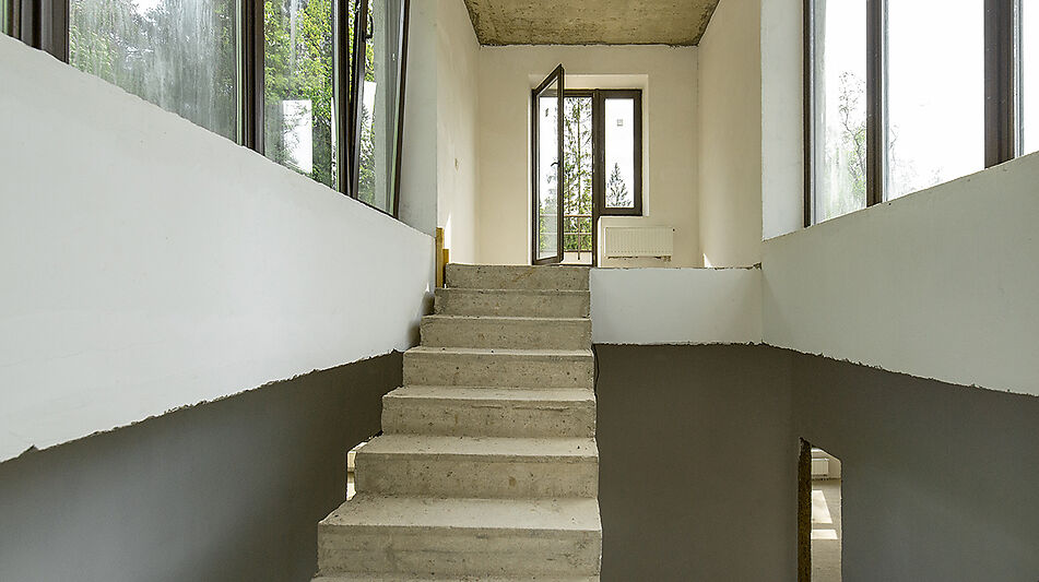 Великолепный дом в лесу в поселке Форест Стоун