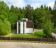 Великолепный дом в лесу в поселке Форест Стоун