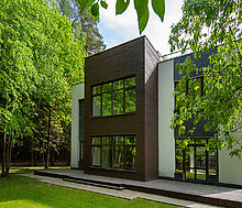 Великолепный дом в лесу в поселке Форест Стоун