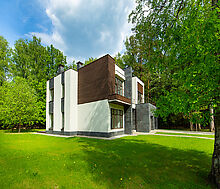 Великолепный дом в лесу в поселке Форест Стоун