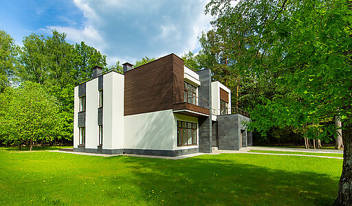 Великолепный дом в лесу в поселке Форест Стоун