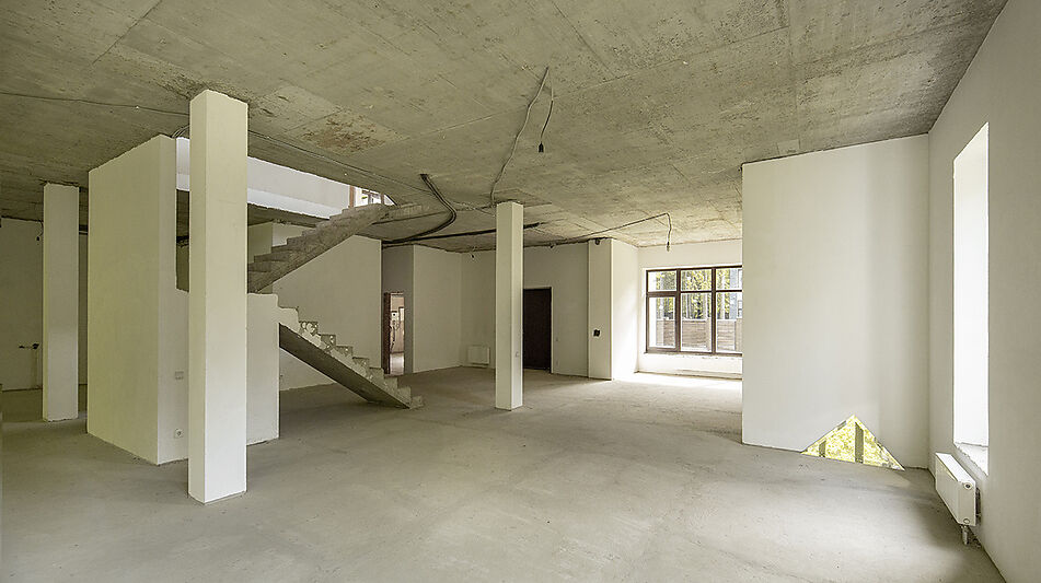 Великолепный дом в лесу в поселке Форест Стоун