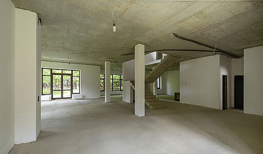 Великолепный дом в лесу в поселке Форест Стоун