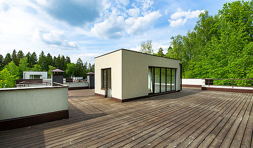 Великолепный дом в лесу в поселке Форест Стоун