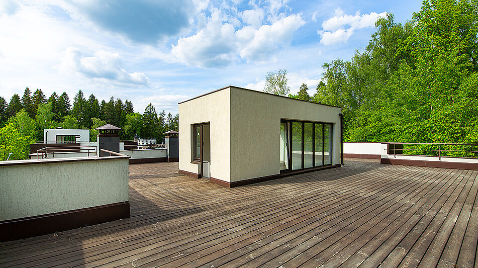 Великолепный дом в лесу в поселке Форест Стоун