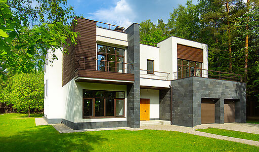 Великолепный дом в лесу в поселке Форест Стоун