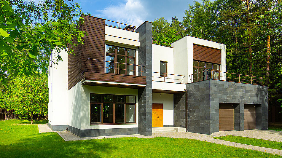 Великолепный дом в лесу в поселке Форест Стоун