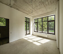 Великолепный дом в лесу в поселке Форест Стоун