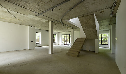 Великолепный дом в лесу в поселке Форест Стоун