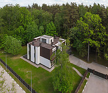 Великолепный дом в лесу в поселке Форест Стоун