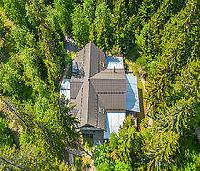 Дом в аренду у воды в лесу