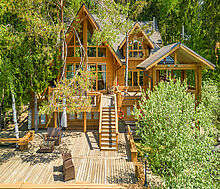 Дом в аренду у воды в лесу