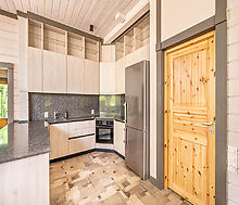 Дом в аренду у воды в лесу