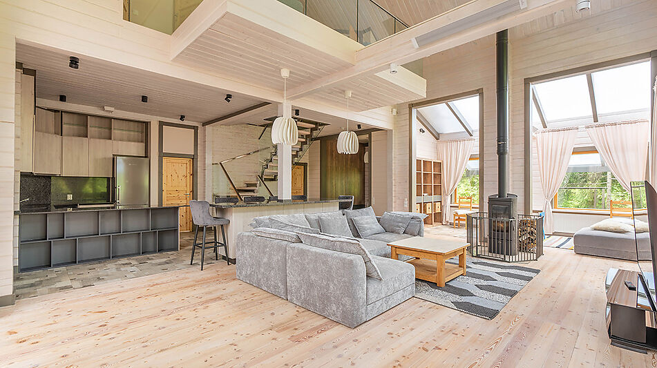 Дом в аренду у воды в лесу