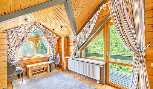 Дом в аренду у воды в лесу