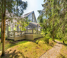 Дом в аренду у воды в лесу