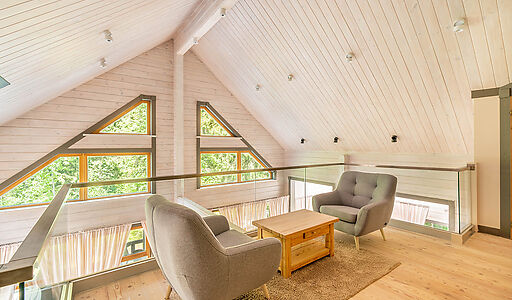 Дом в аренду у воды в лесу