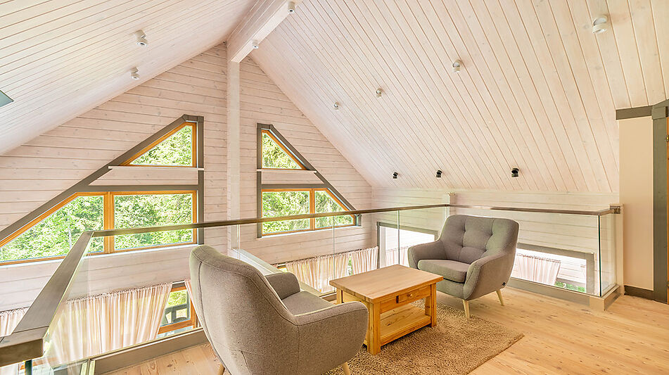 Дом в аренду у воды в лесу