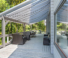 Дом в аренду у воды в лесу