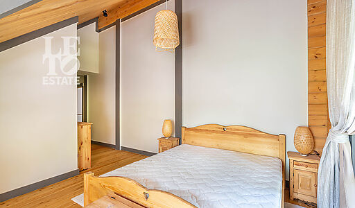 Дом в аренду у воды в лесу