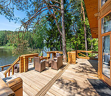 Дом в аренду у воды в лесу