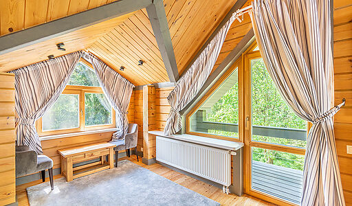 Дом в аренду у воды в лесу