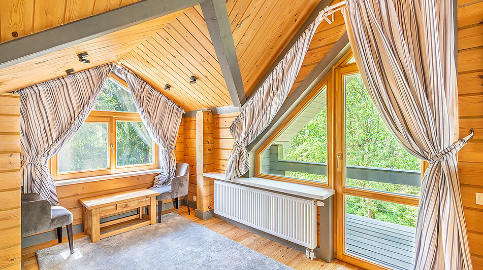 Дом в аренду у воды в лесу