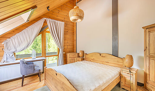 Дом в аренду у воды в лесу