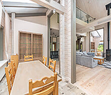 Дом в аренду у воды в лесу