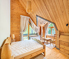 Дом в аренду у воды в лесу