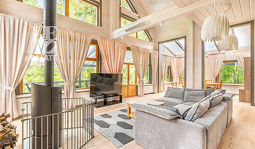 Дом в аренду у воды в лесу